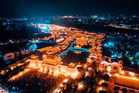 中国这座“神奇”古镇：一条街横跨三省，间接“环游中国”了 - 娱163网