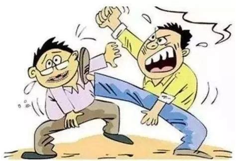 据西部决策援引巨浪视频报道，2月22日，在江苏苏州，有网友发视频称，某物业公司工作人员当街殴打老人，引起广泛关注。