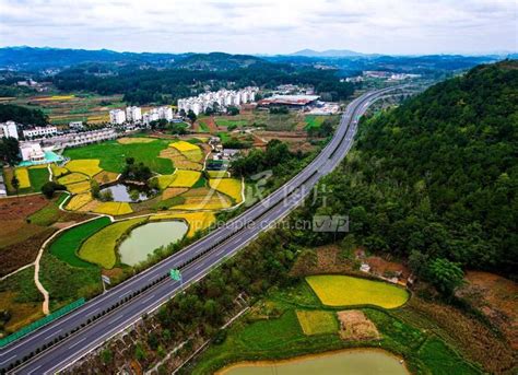 贵州黔西：高速路助推美丽乡村建设-人民图片网