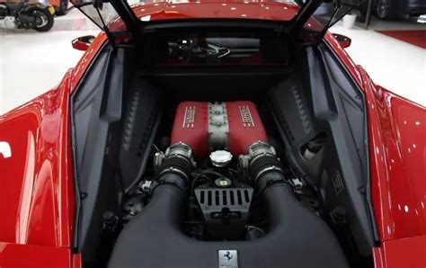 久臣汽车：法拉利车型中V8和V12两种发动机差距有多大？