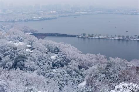 风景如画，断桥残雪