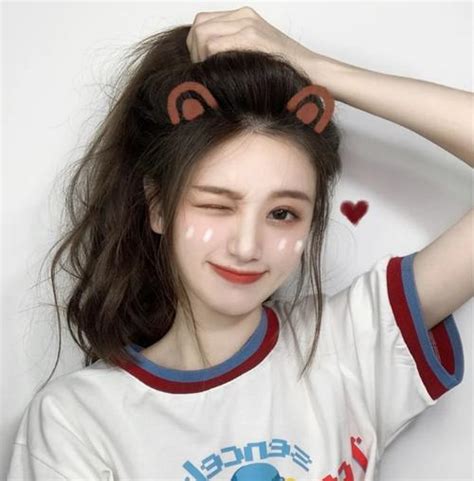 甜美女生高马尾头像图片