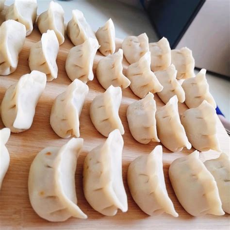 【新手包饺子的方法的做法步骤图，怎么做好吃】小米娜儿_下厨房