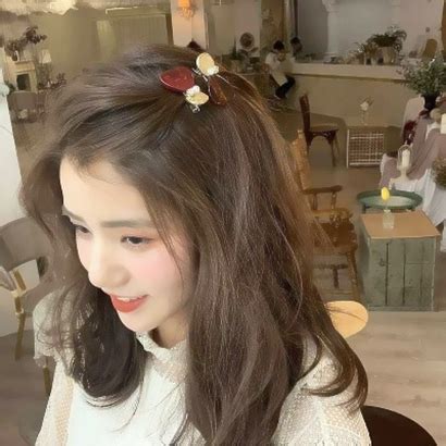 礼物发卡甜美女生头像