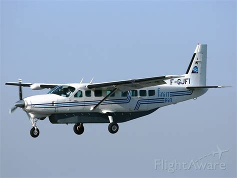赛斯纳公司向学校赠送一架172R飞机-中国民用航空飞行学院--新闻网