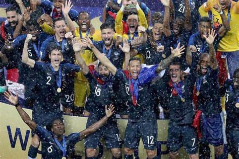 法国4-2克罗地亚，时隔20年再捧大力神杯！ | 世界杯战术笔记