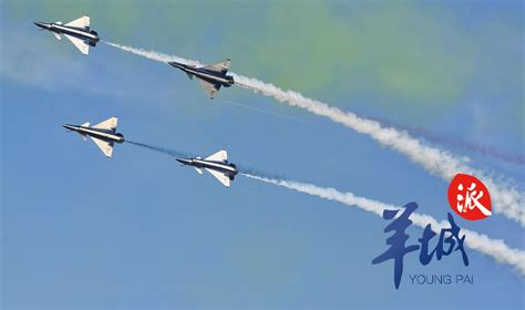 中国航展：八一飞行表演队用精彩的空中盛宴为人民空军庆生 - 中国乡村网