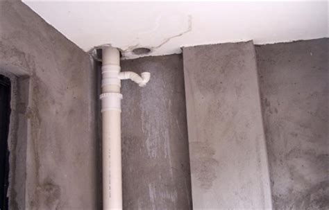楼上卫生间漏水怎么办？用什么材料做防水补漏维修处理 - 优久防水百科