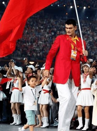 他是北京奥运会开幕式上的国旗手, 如今18岁长这模样|林浩|国旗|开幕式_新浪新闻