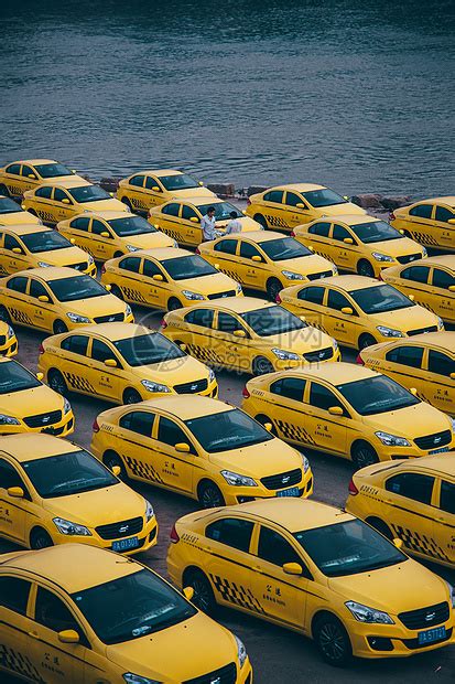 重庆山城特色出租车与建筑高清图片下载-正版图片501752160-摄图网