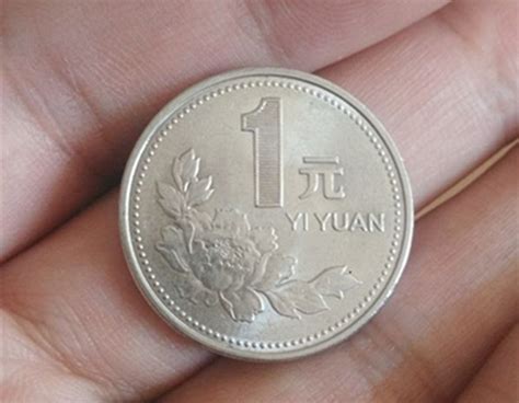 2000年牡丹+国徽 1 元硬币值千元，真有这么高？