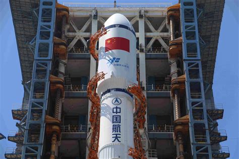 2022年7月24日，长五B遥三火箭在文昌航天发射场发射问天实验舱……__财经头条