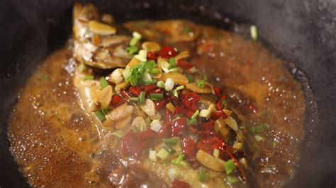 北京排名第一的臭鳜鱼，又香又臭鲜嫩过瘾，食客都爱这个味