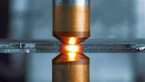 电弧焊的引弧操作手法 - 焊接技术 - 深圳市鸿栢科技实业有限公司