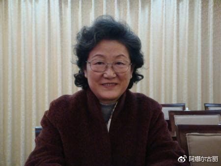 严歌苓早期生平小传（1988年之前）| 《中国现当代女作家传》