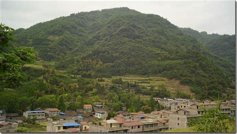 宝兴硗碛藏寨神木垒旅游景区：以高原风情和藏乡文化为主