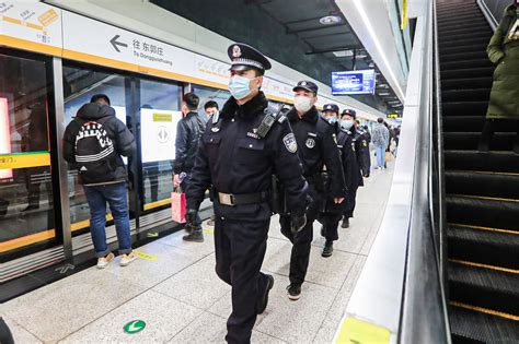 地铁安保,广州地铁安保队员,地铁乘务员_大山谷图库