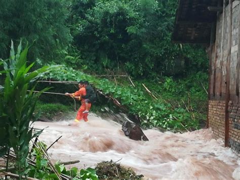 四川暴雨12万余人受灾 紧急救援在行动-图片频道