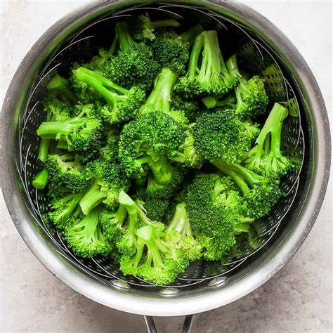 How to Steam Broccoli (Stove Top + Microwave) - The Wooden Skillet
