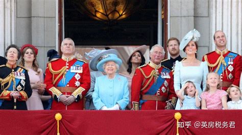 英国皇室公布官方全家福 皇室一家其乐融融