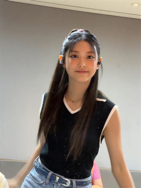 姜海粼haerin图片
