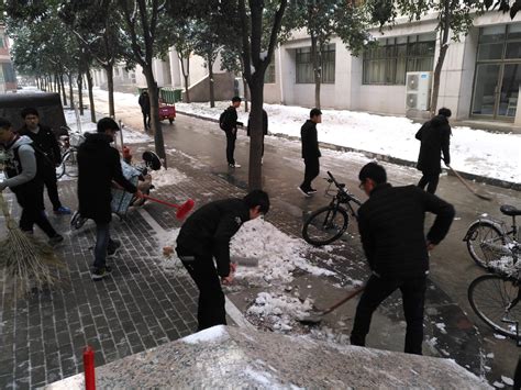 今日大寒，京城落雪，来看看这些风雪中劳动的身影