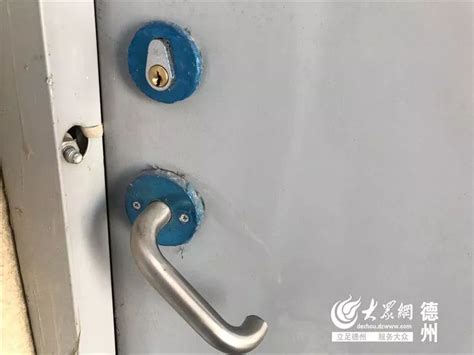 【焦点】不锁影响安全 上锁影响逃生 通往楼顶的门该不该锁？