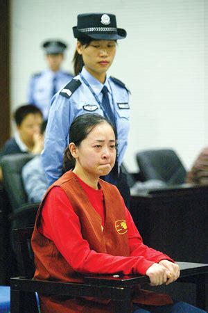 珠海女雇主虐待保姆5年致残被判15年(图)_新闻中心_新浪网