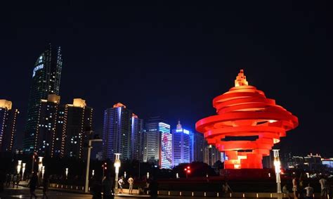 青岛五四广场雕塑五月的风高清图片下载_红动中国