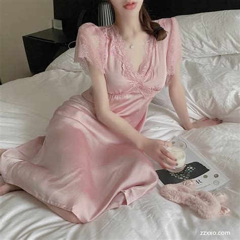 甜美女生套头睡衣头像