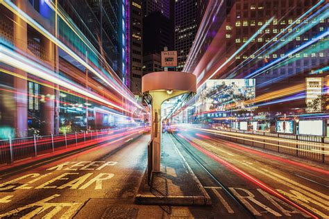 高清晰城市马路车流夜景壁纸-欧莱凯设计网