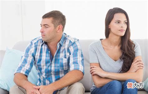 婚外感情的男人跟妻子提出离婚，却又拖着不离婚，女人要知道 很多有了婚外感情的男人跟妻