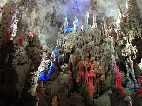 巴马水晶宫：地质奇迹，人间绝唱，莫非是亿万年前的地下宫殿？_行客旅游网