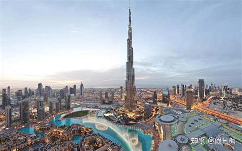 迪拜市中心天线高速公路或阿拉伯联合酋长国的街道或阿拉伯联合酋长国金融区和智能城市的商业区高清图片下载-正版图片306073769-摄图网