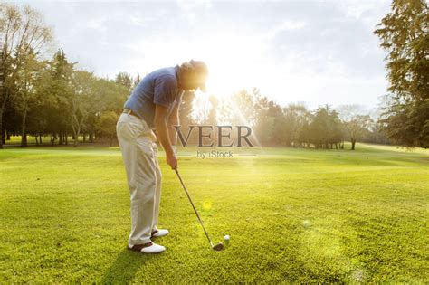 高尔夫球运动,开球,男性,高尔夫球,老年人正版图片素材下载_ID:149102084 - Veer图库