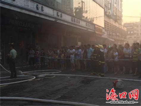 广东省普宁市一民宅突发火灾，一家五口被困家中