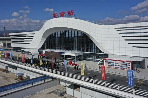四川省哪些城市有高铁站？