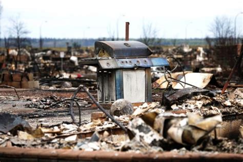 加拿大火灾后的废墟-新闻中心-南海网