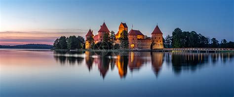 立陶宛著名旅游景点特拉凯城堡日落全景图高清图片下载-正版 ...