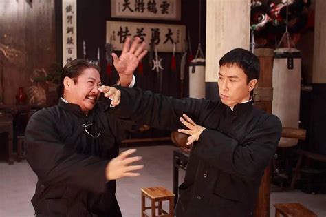 一代武术格斗家李小龙和洪金宝大哥在电影里的真实对打场景_腾讯视频