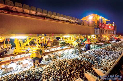 汉巴南铁路南充至巴中段启动铺轨 预计9月底完成施工|资讯频道_51网