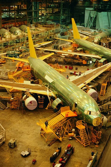 看看飞机制造厂是如何组装飞机的_腾讯视频