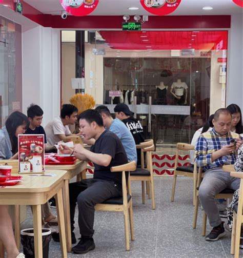 曼玲粥探索转型：“堂食计划” 2024年门店目标2000家 | 中国周刊