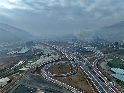 四川省高速公路通车里程突破9000公里 居全国第三_手机新浪网