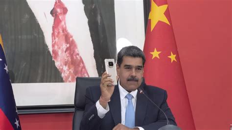 委内瑞拉总统盛赞华为新机：这是中国朋友送我的礼物，这是梦想成真的时刻_新浪新闻