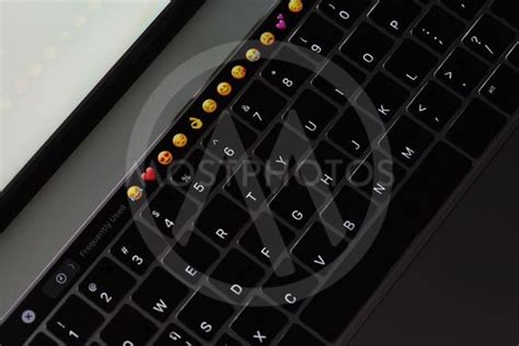 "Closeup compter keyboard sh..." by varin rattanaburi - Mostphotos