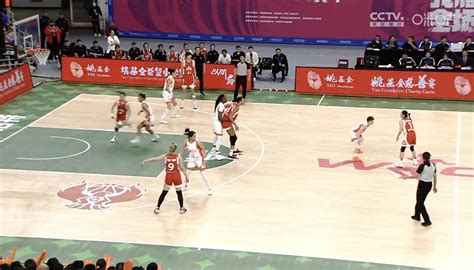 新赛季WCBA揭幕 夺冠热门四川女篮取得开门红 - 封面新闻