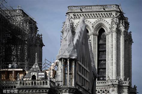 实拍修复中的法国巴黎圣母院_新浪图片