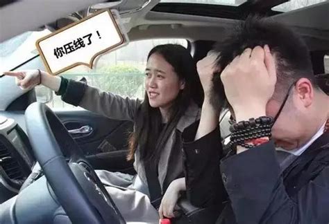 女人开车高清摄影大图-千库网
