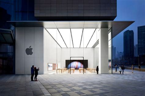湖南省首家Apple store 直营店位于长沙国金中心商场一层……__财经头条
